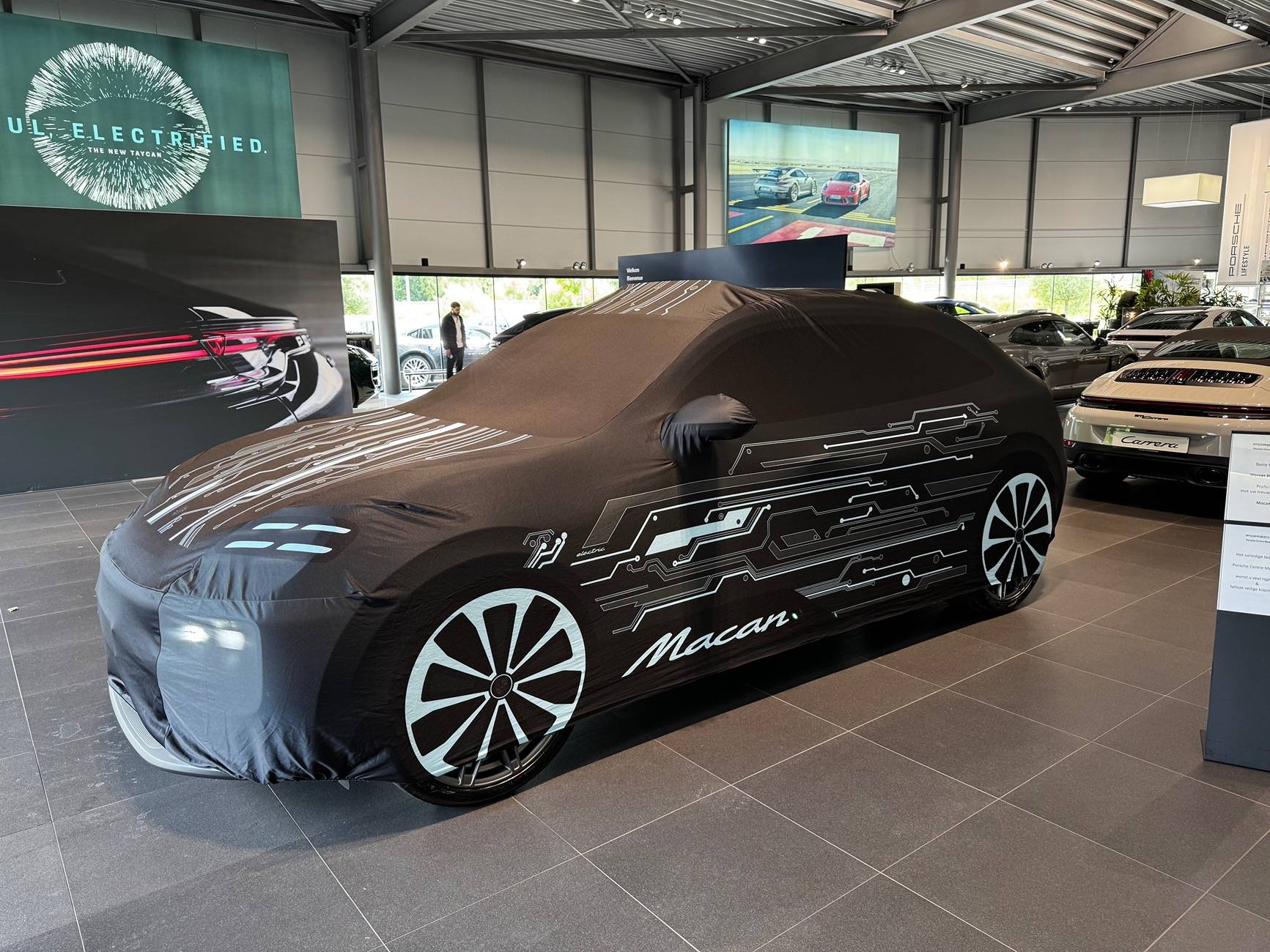 Electric Macan EV VOLCANO GREY Macan EV Photos Thread IMG_3551