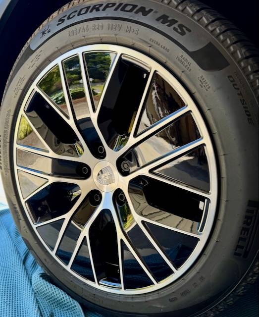 Electric Macan EV FROZEN BLUE Macan EV Photos Thread IMG_6905