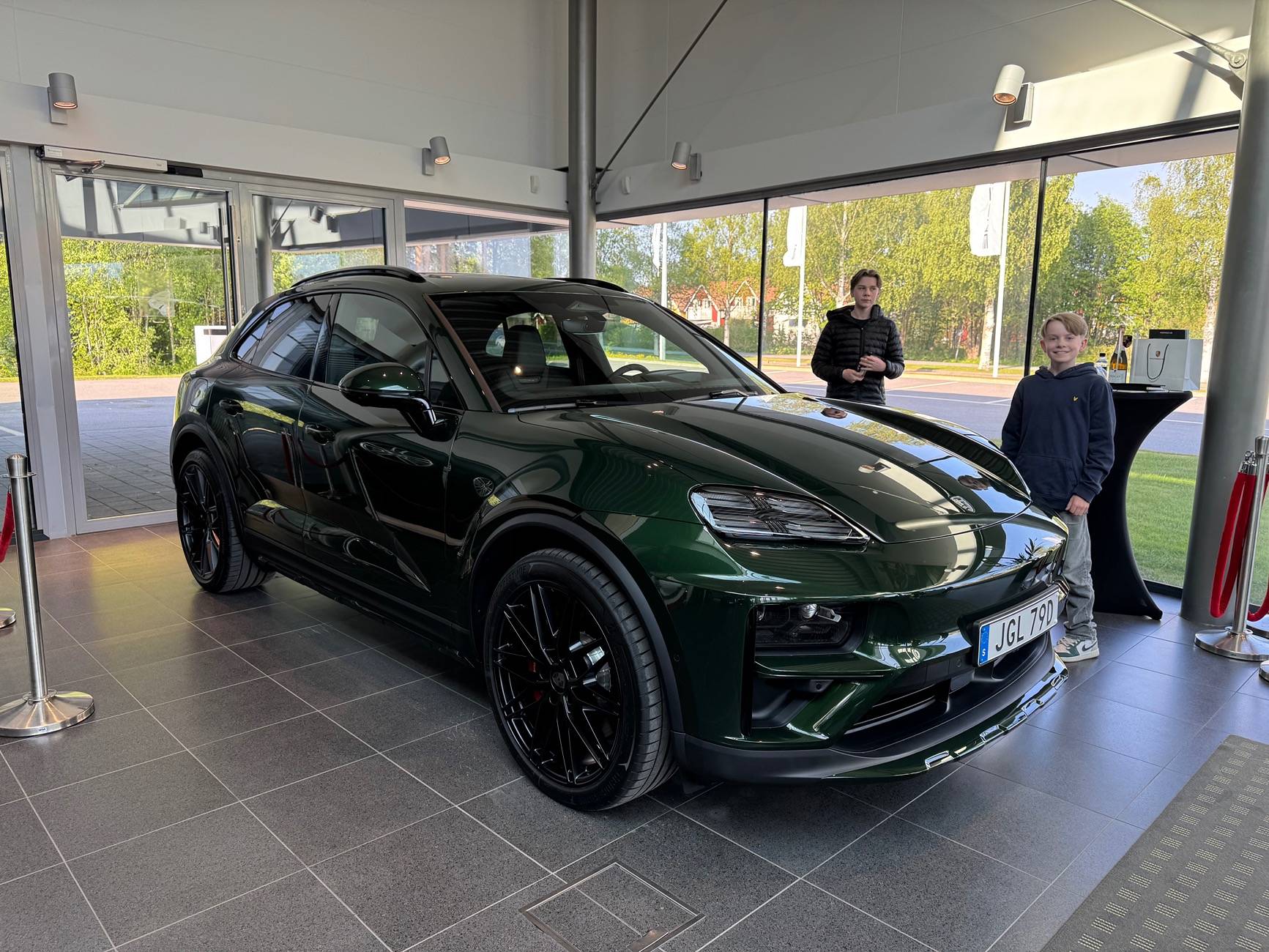 Electric Macan EV OAK GREEN Macan EV Photos Thread IMG_4767