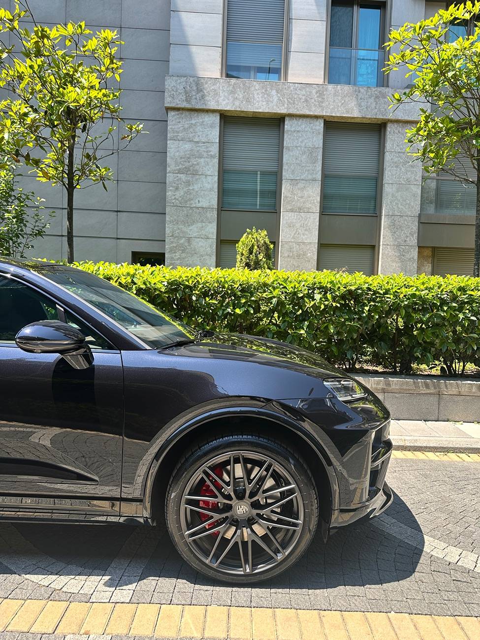 Electric Macan EV PORSCHE MACAN TURBO EV WHEELS IMG_9579