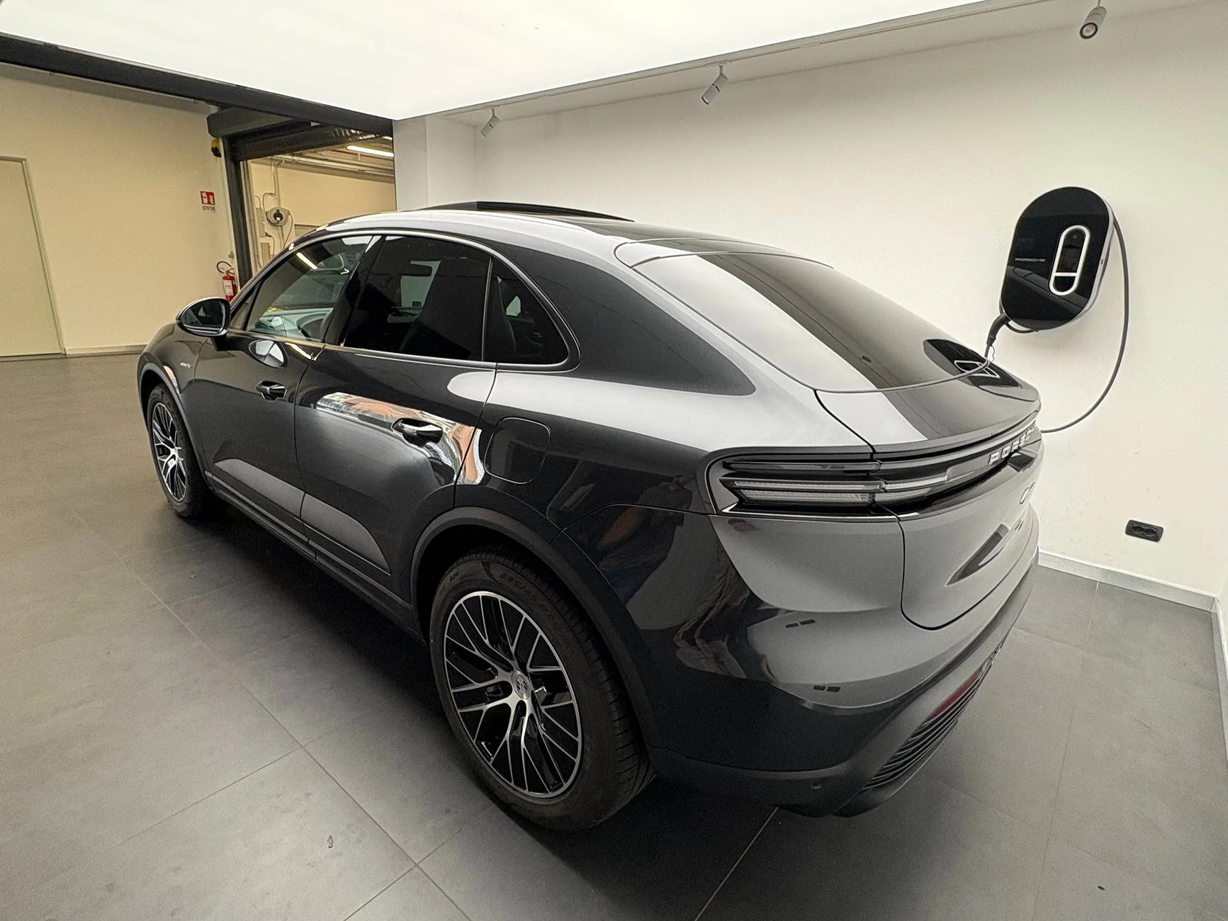 Electric Macan EV Seeking Advice on My Porsche Macan 2025 Configuration IMG_0134