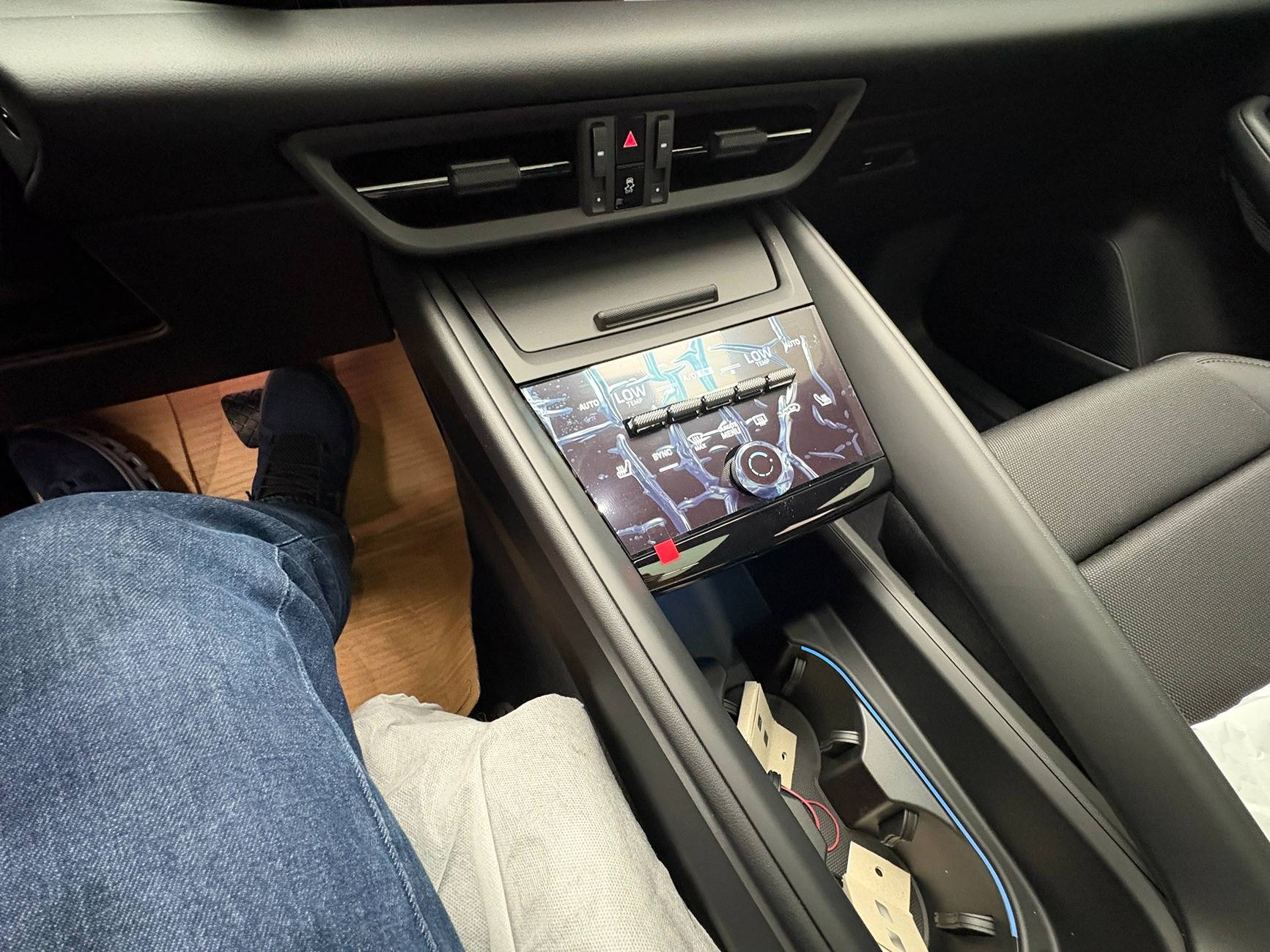 Electric Macan EV Seeking Advice on My Porsche Macan 2025 Configuration IMG_0128