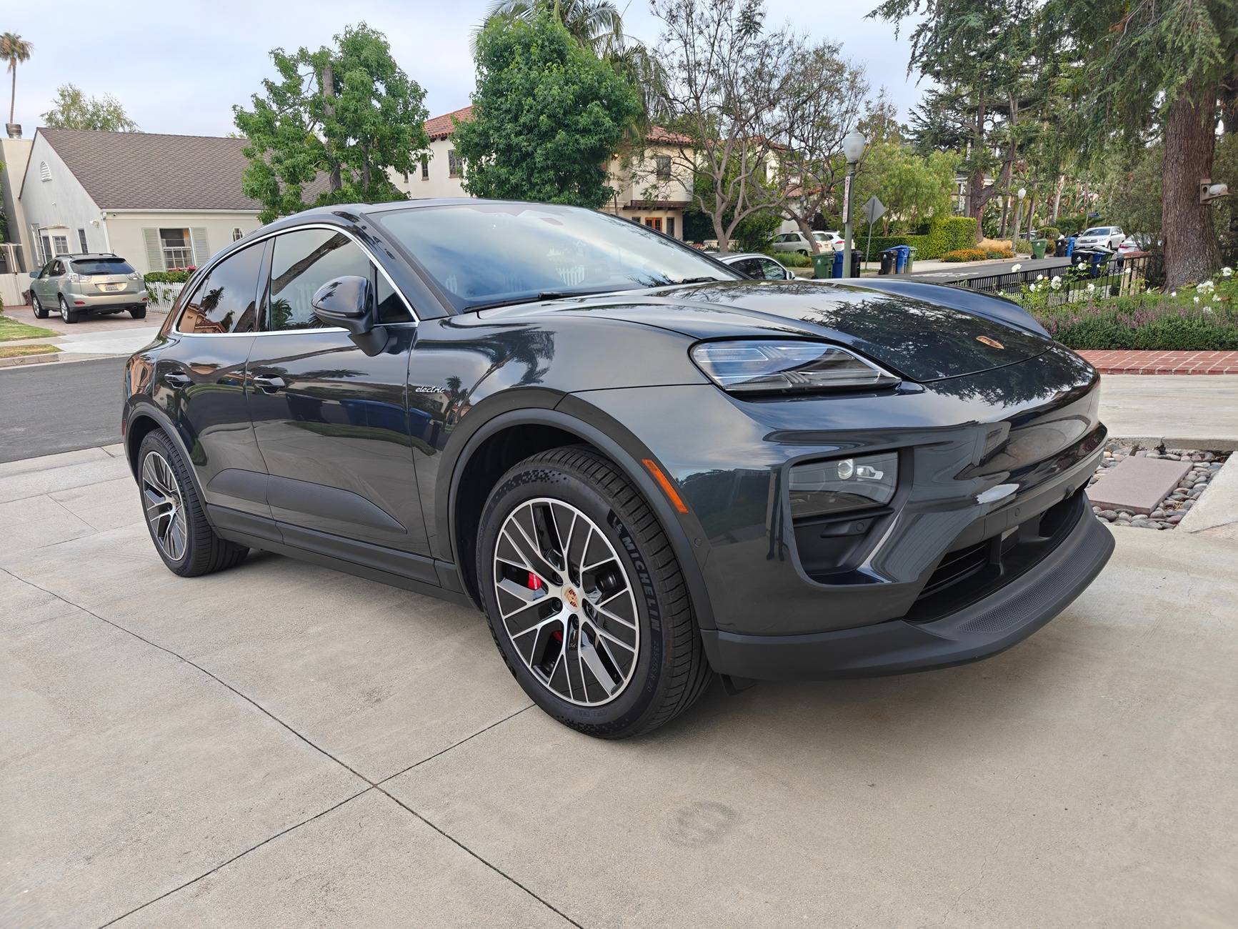 Electric Macan EV While my 4s was at the dealer... They gave me a 4s rental with very different options. Some observations! 1000037703