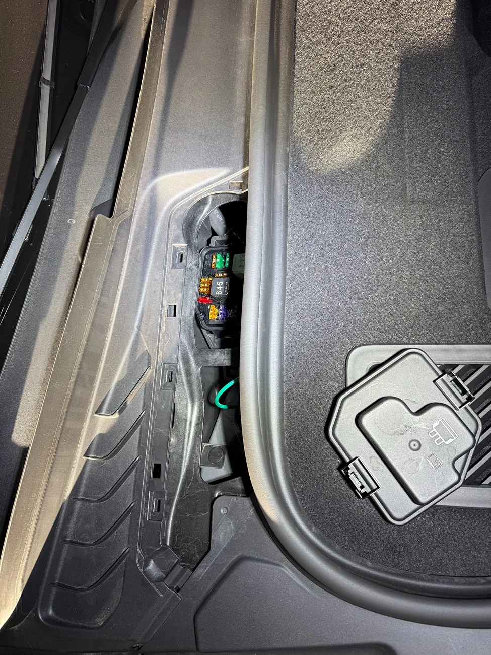 Electric Macan EV Dashcam installation issues -- fuse box location? IMG_3624