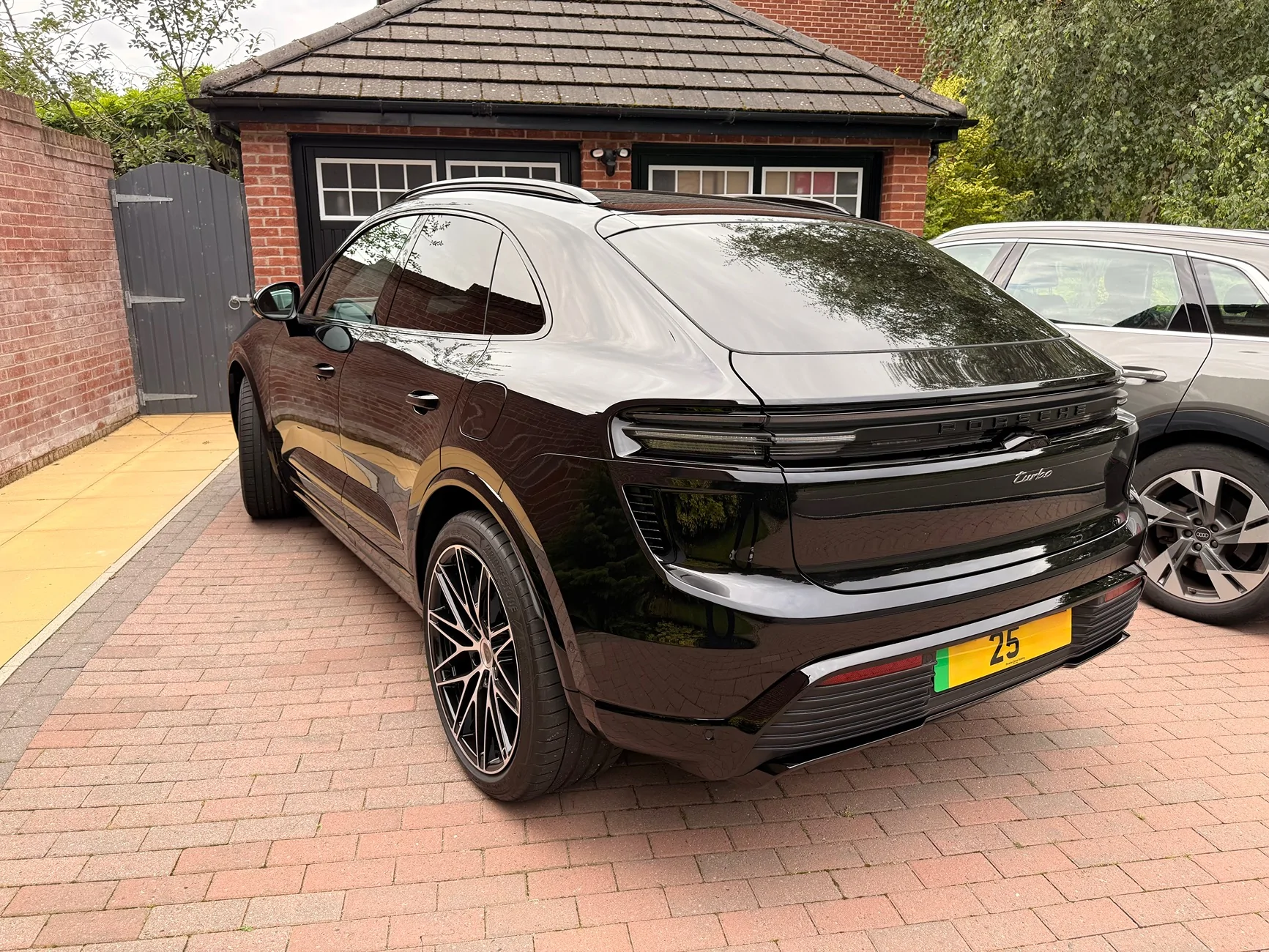 Electric Macan EV BLACK & JET BLACK METALLIC Macan EV Photos Thread IMG_8162