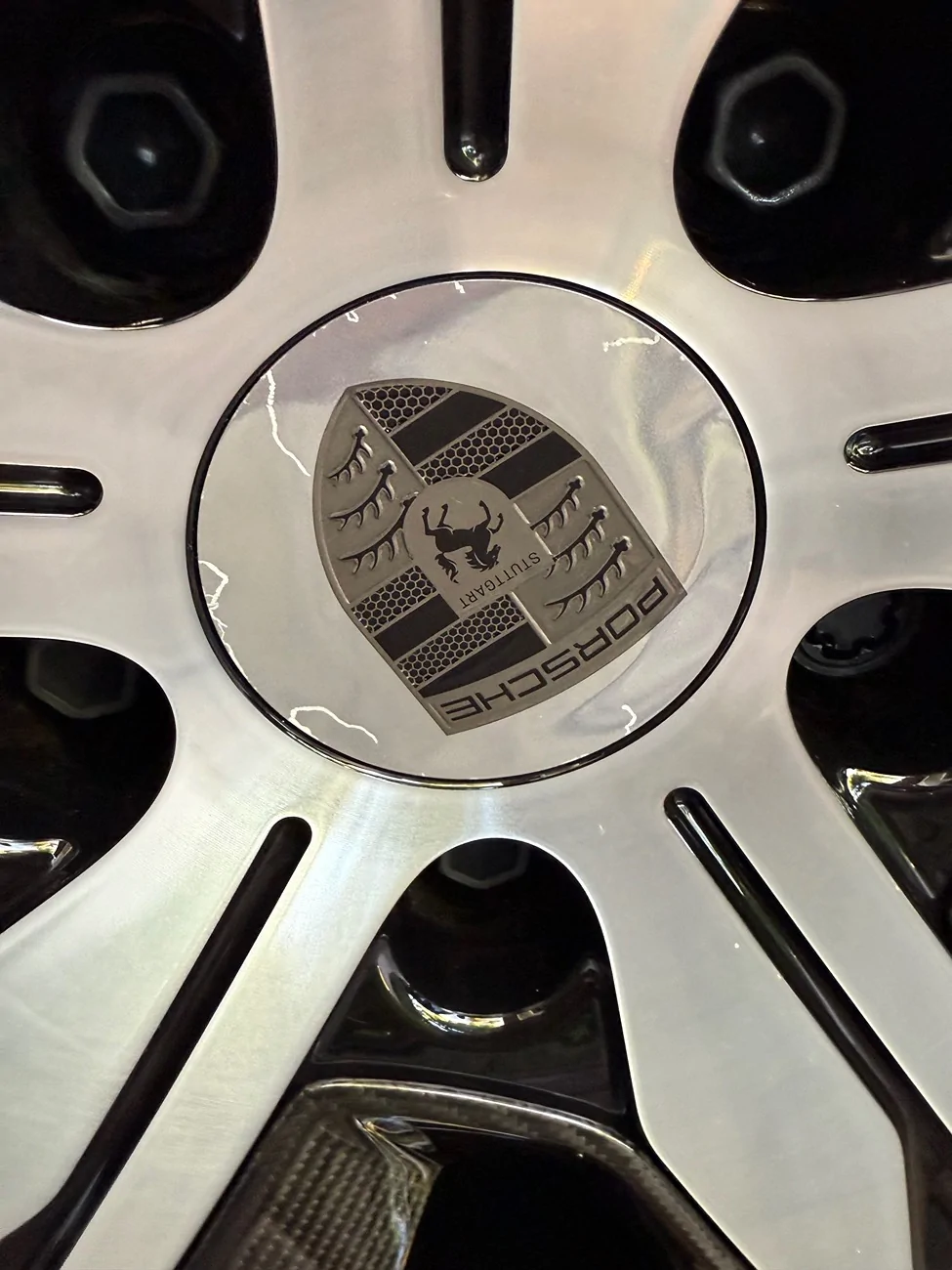 Electric Macan EV Center cap scratches IMG_6439