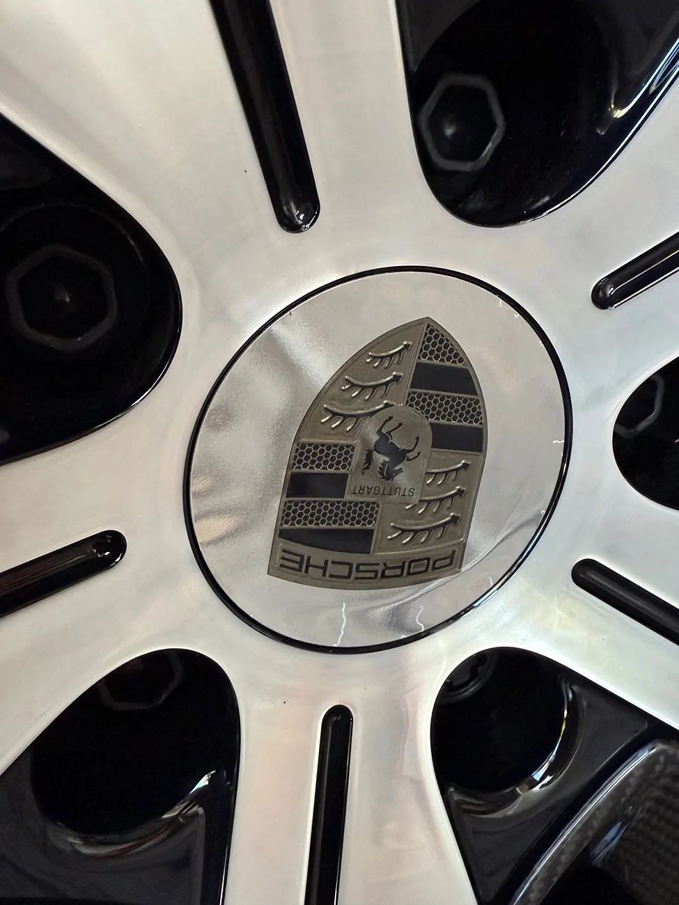 Electric Macan EV Center cap scratches IMG_6442