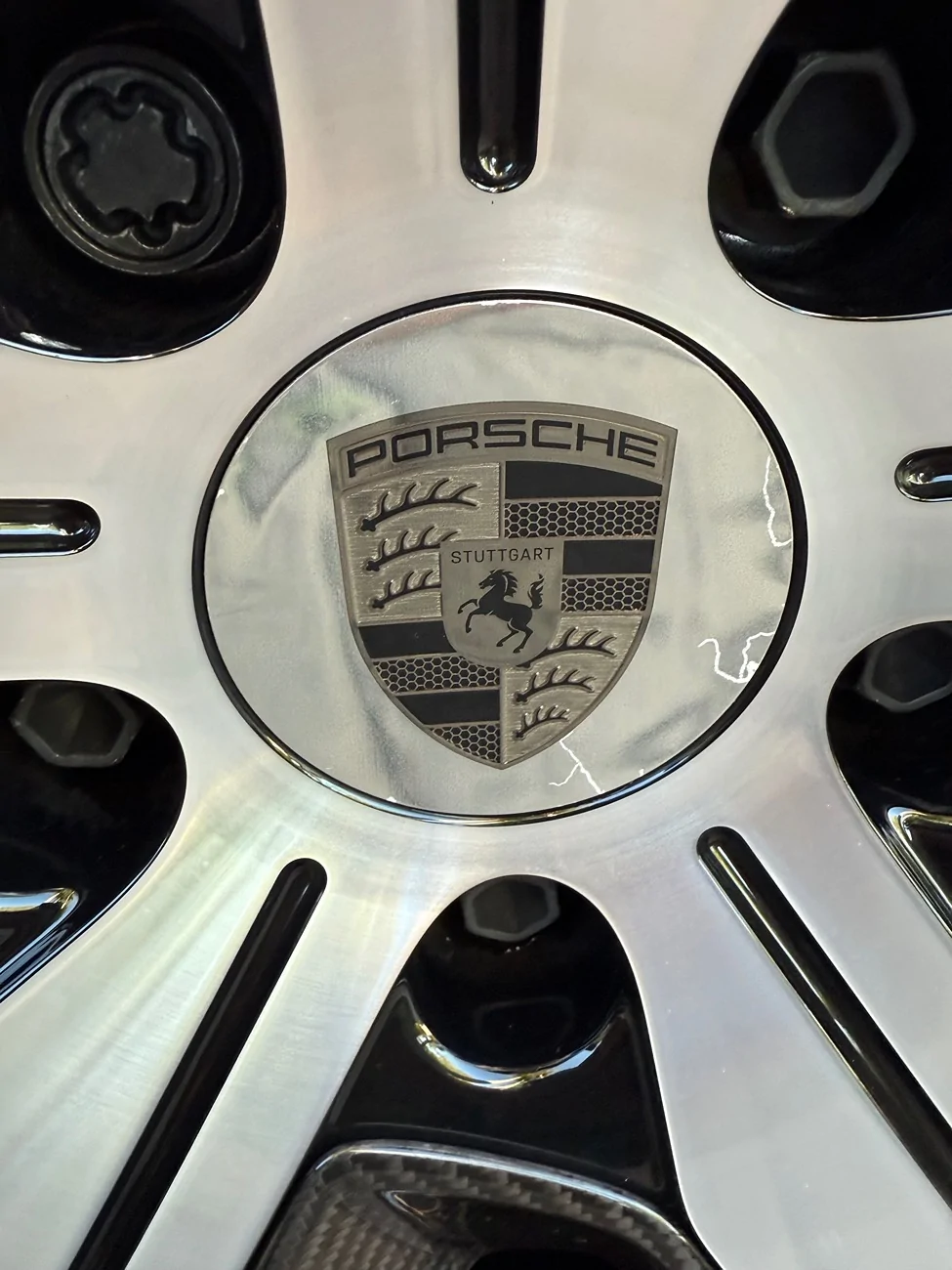 Electric Macan EV Center cap scratches IMG_6440