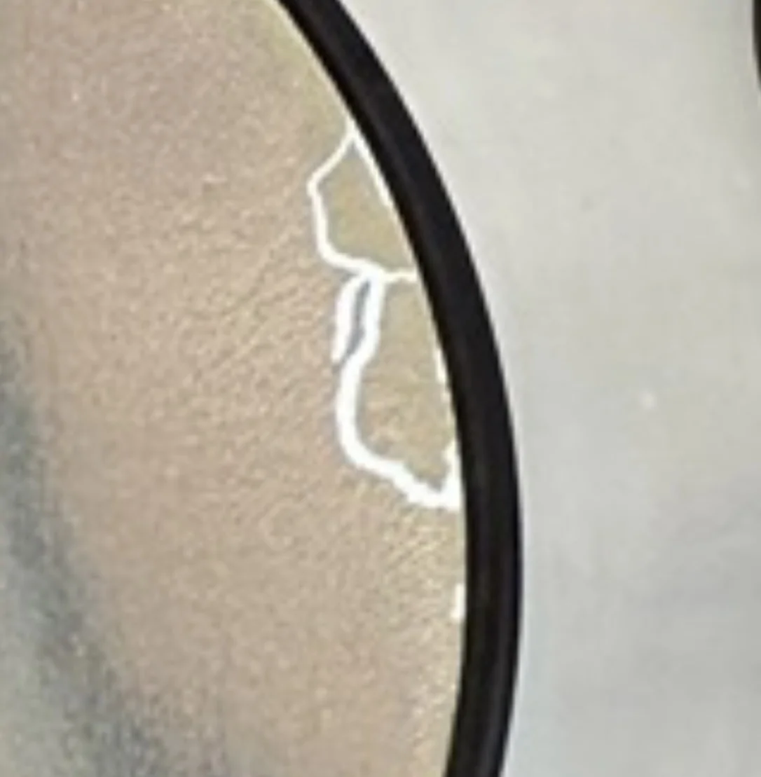 Electric Macan EV Center cap scratches IMG_4887