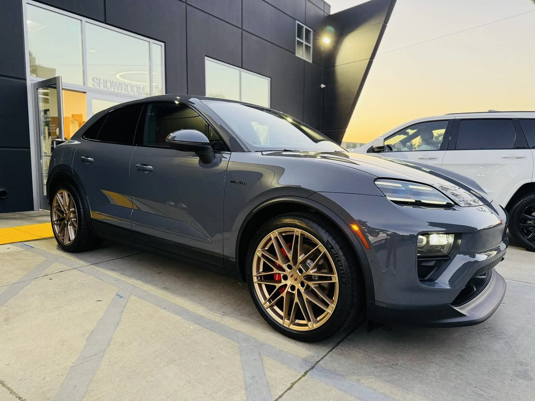 Electric Macan EV SLATE GREY NEO Macan EV Photos Thread IMG_0564