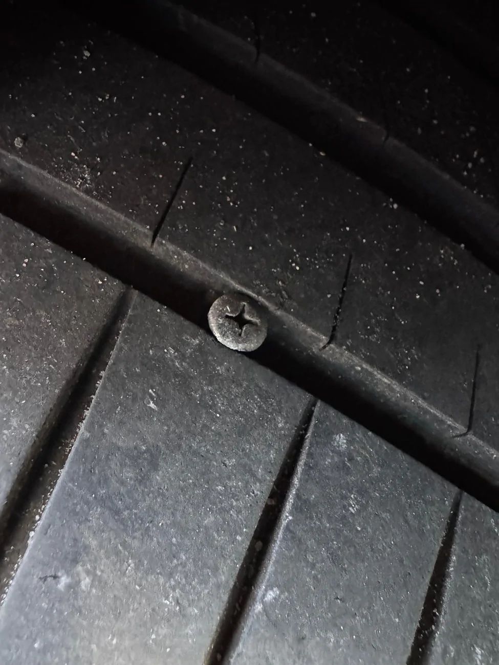 Electric Macan EV Tire pressure drop scr