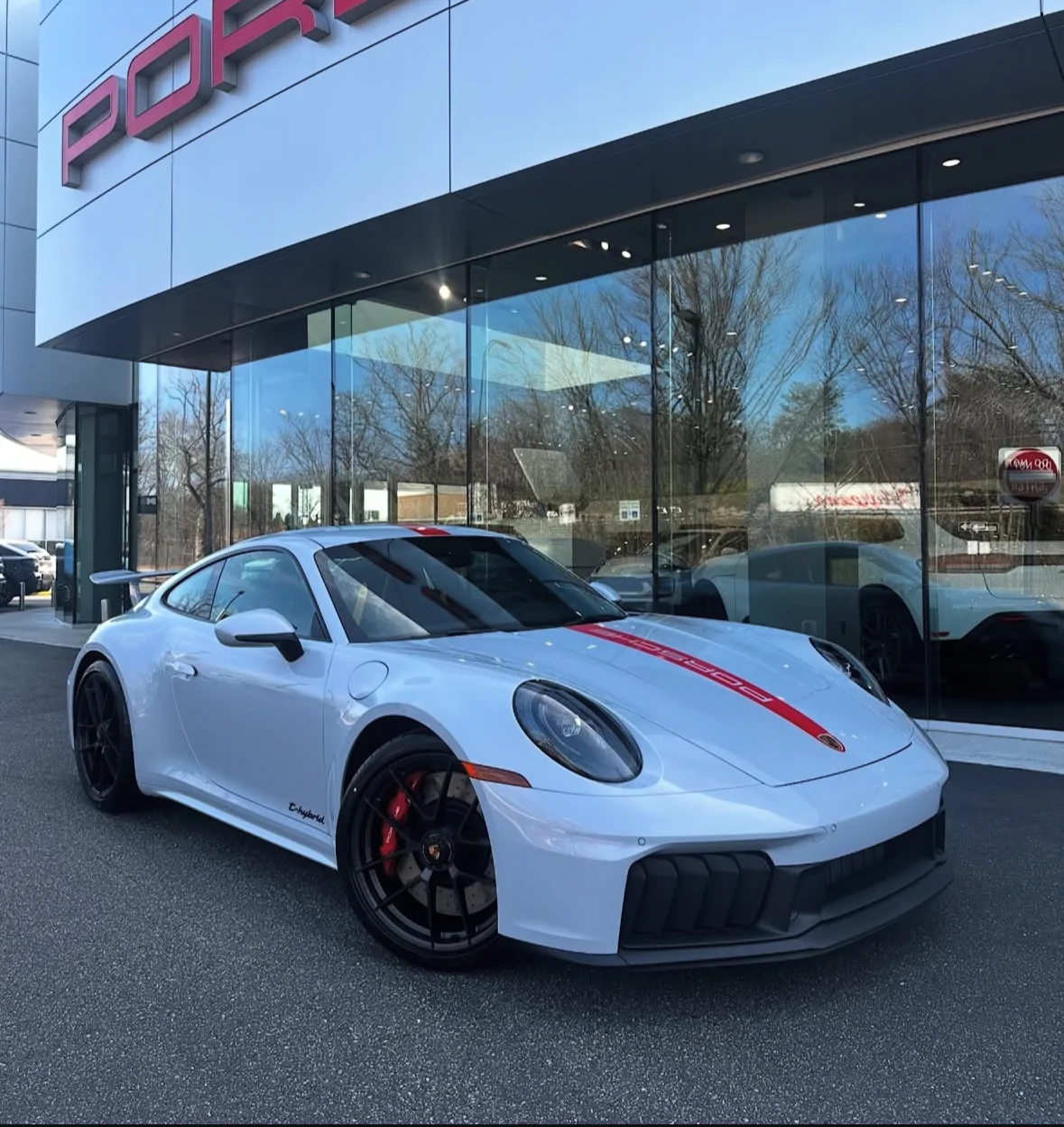 Electric Macan EV Anyone applied body stickers? IMG_9433