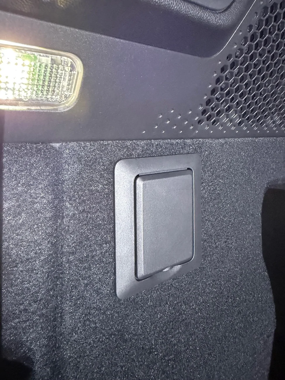 Electric Macan EV 9Z3 230V Socket in luggage removed by dealer without telling me? IMG_2547