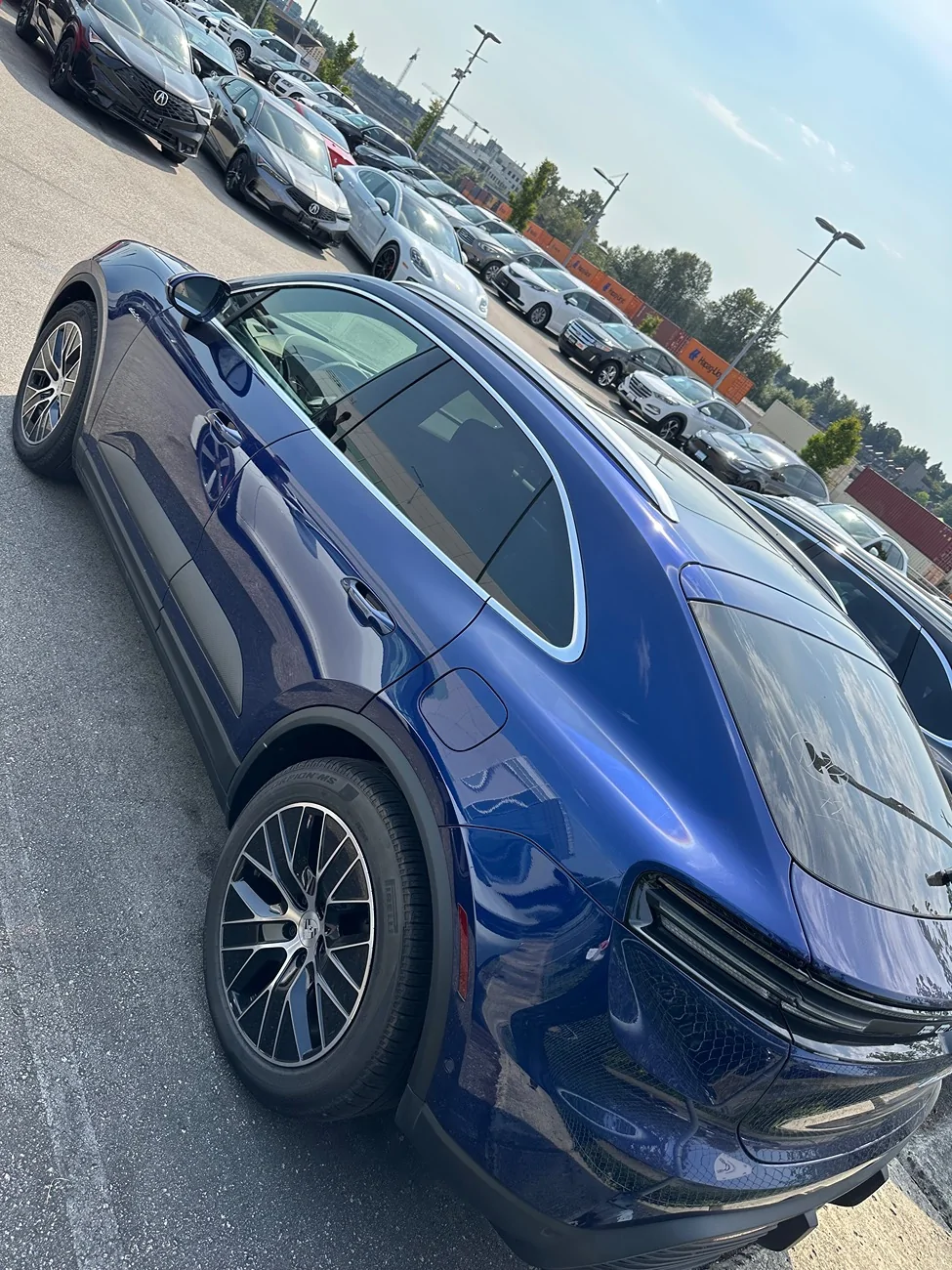 Electric Macan EV GENTIAN BLUE Macan EV Photos IMG_6225