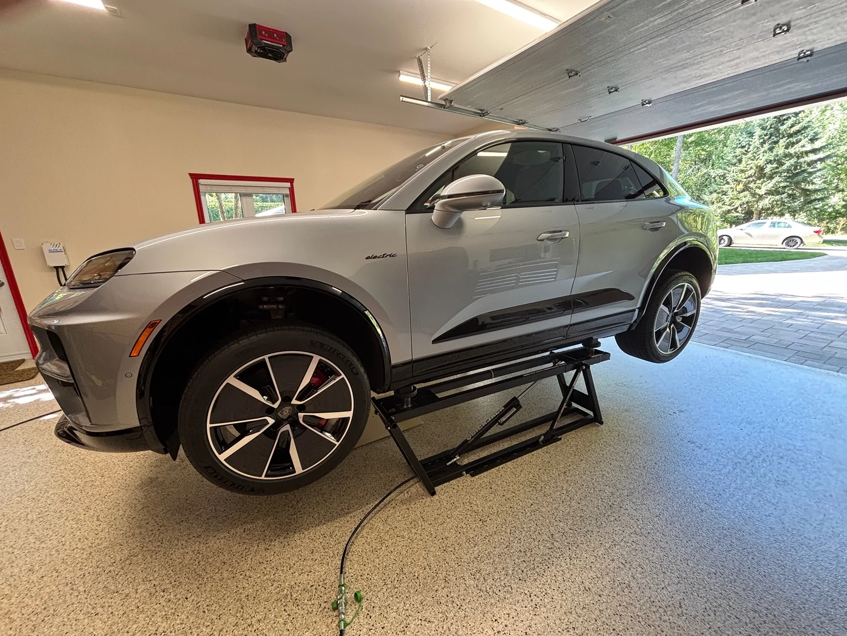 Electric Macan EV Macan Turbo EV - home made spare wheel kit? IMG_1128