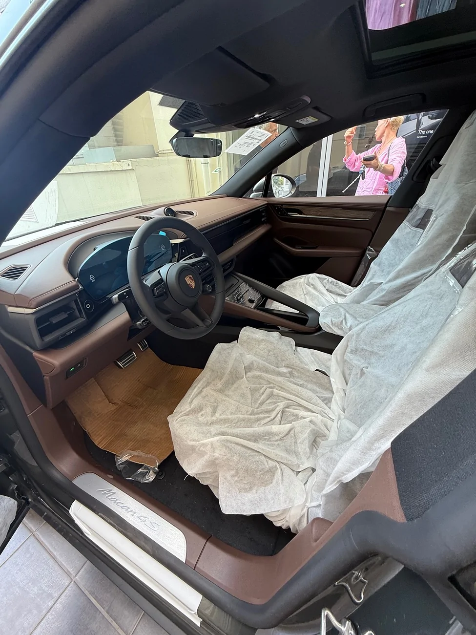 Electric Macan EV Aventurine Green Macan 4s arrived IMG_5750