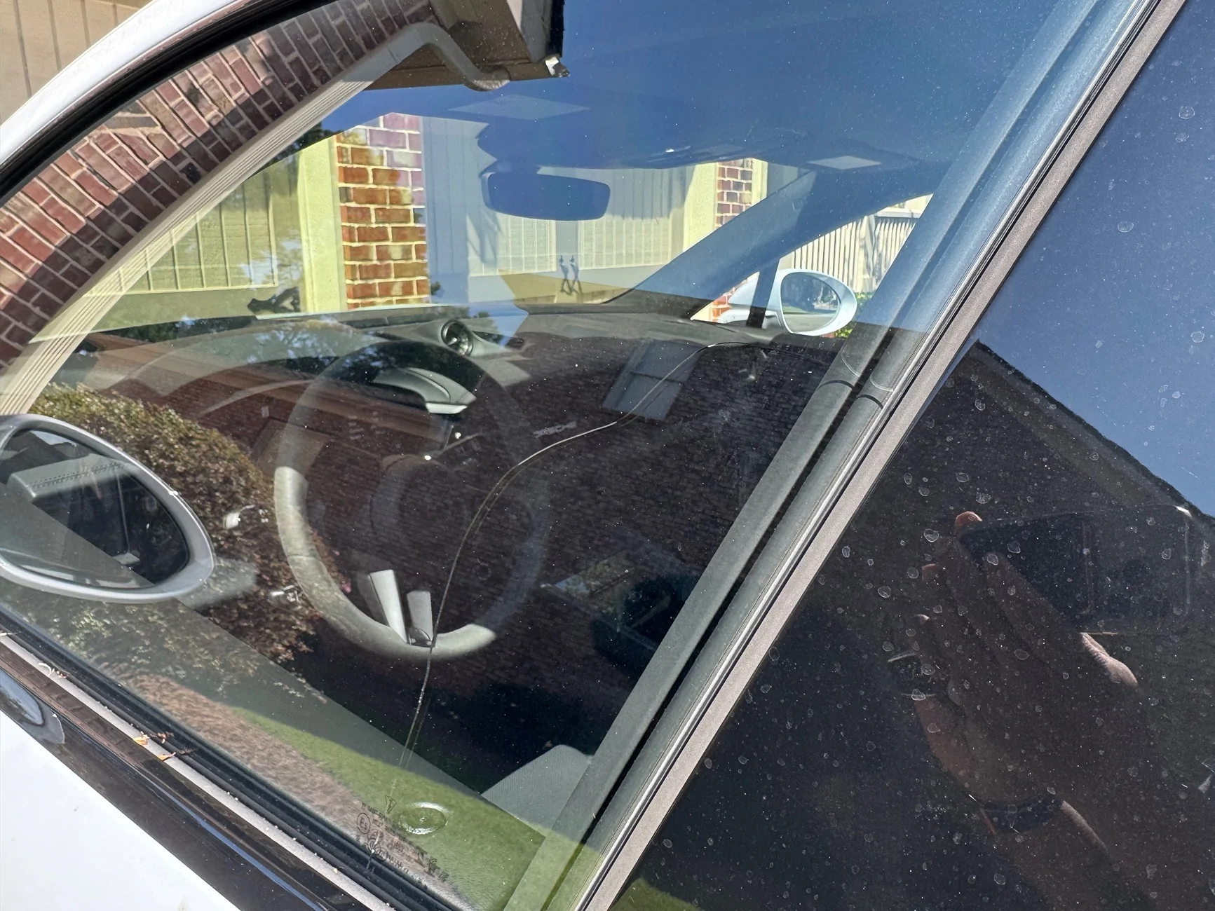 Electric Macan EV Spontaneous Thermal Window Crack IMG_1218