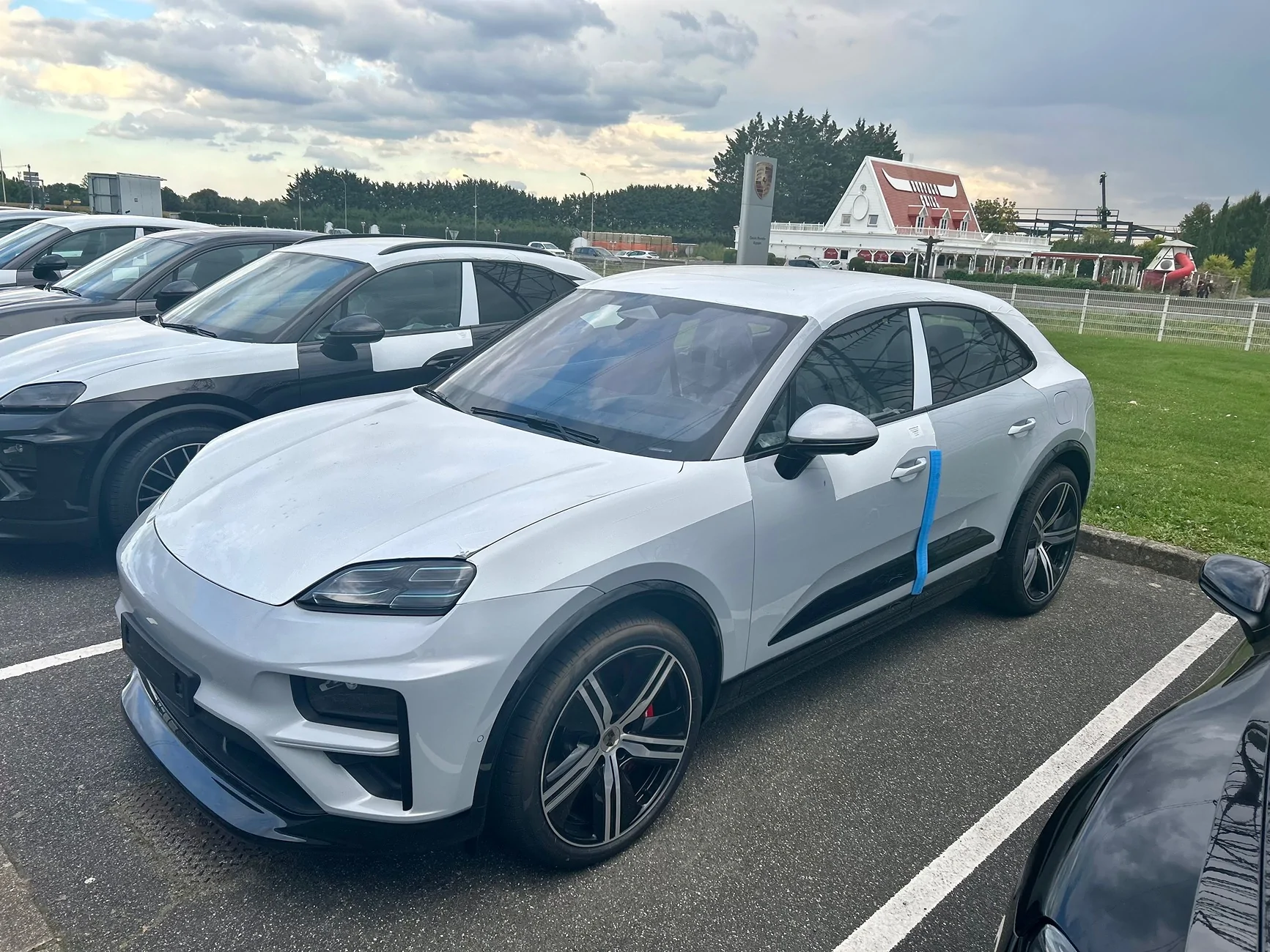 Electric Macan EV An example of how photos can fail to convey the accurate color 74853824869__DF90AF90-AC99-44F9-83EF-A173AD68D2E4