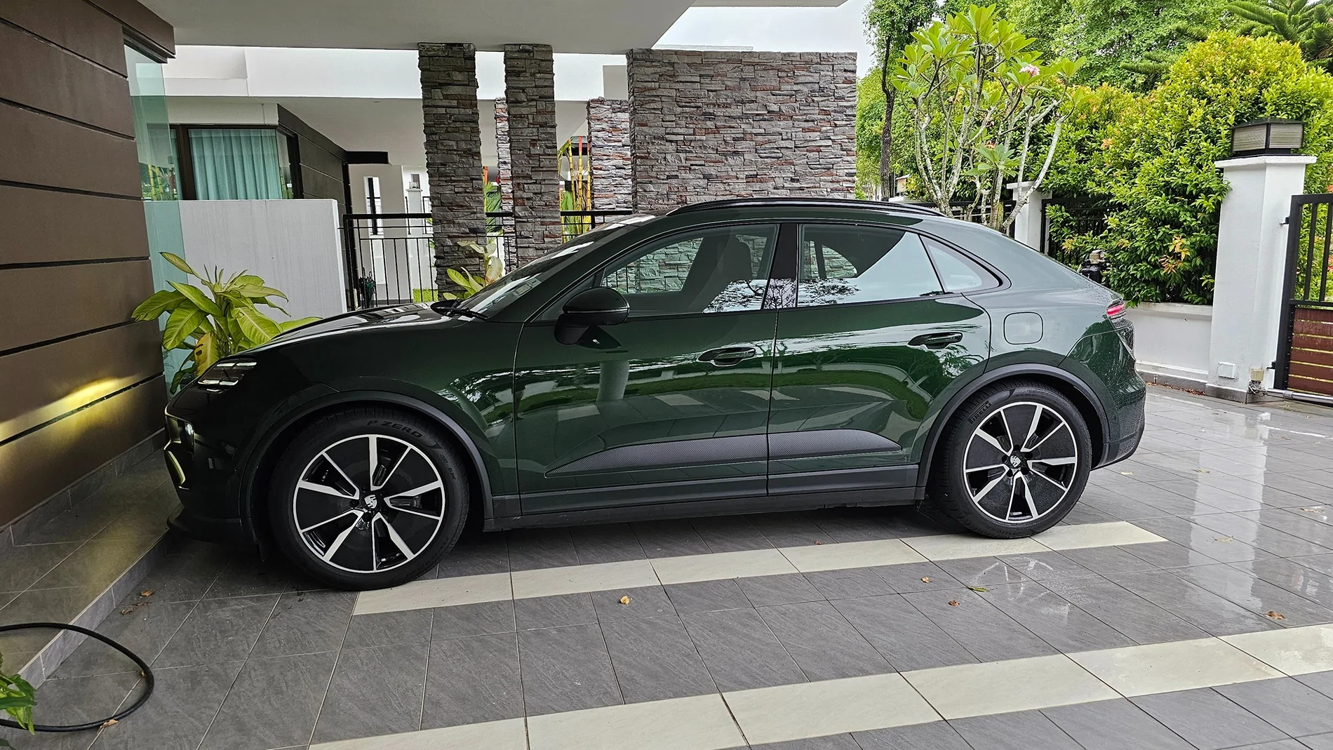 Electric Macan EV OAK GREEN Macan EV Photos Thread Porsche-Macan-4-EV-Oak-Green-Neo-010