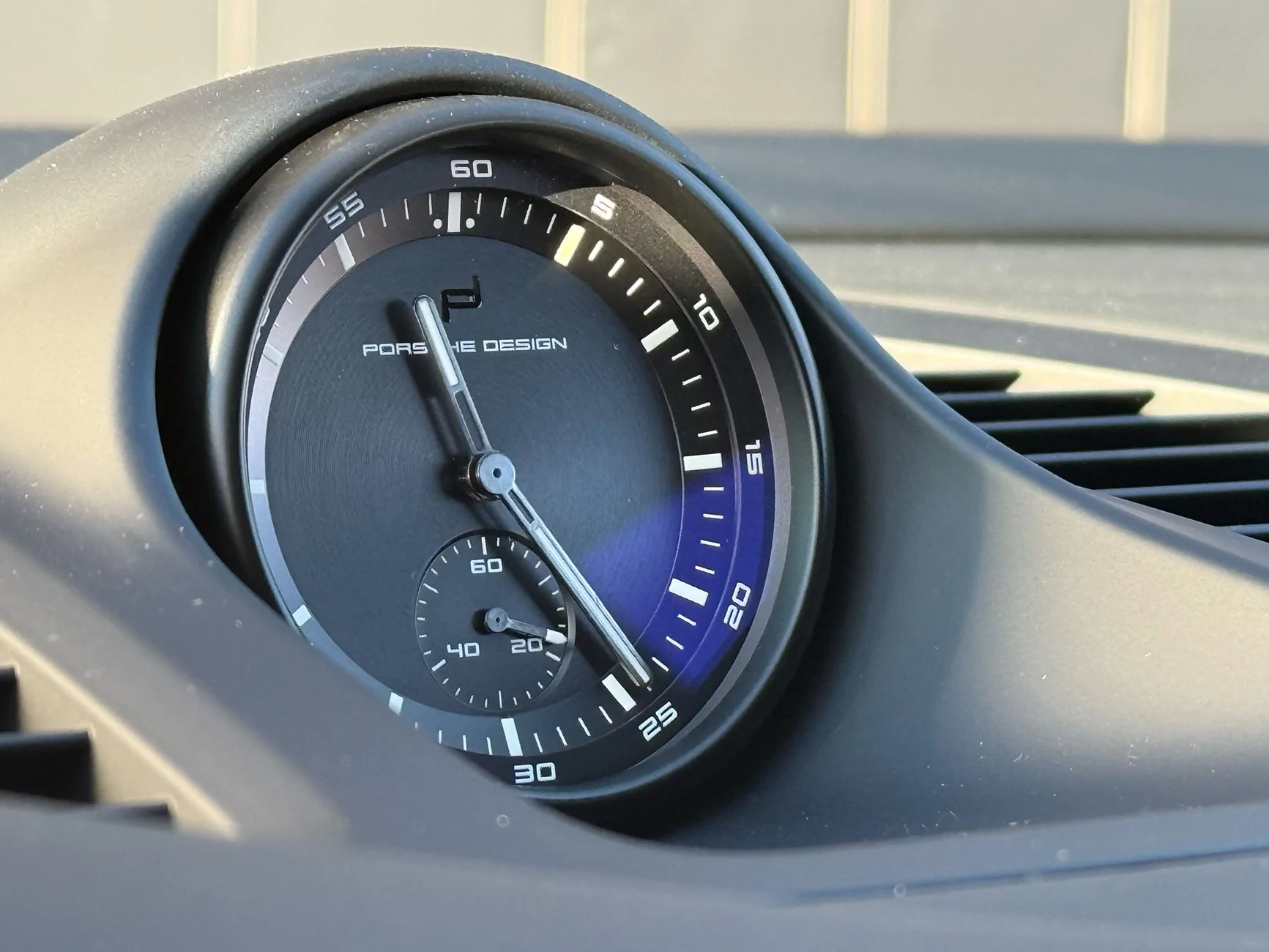 Electric Macan EV Sport Chrono Package with Porsche Design Subsecond Clock Sport-Crono