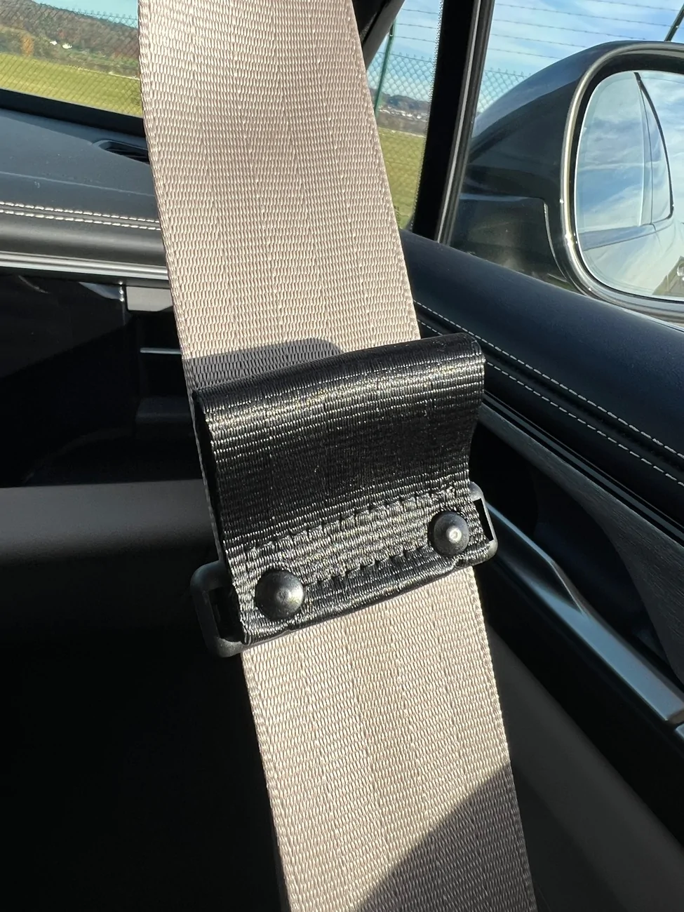 Electric Macan EV Seat Belt Retainer Clip - Front & Rear IMG_4057