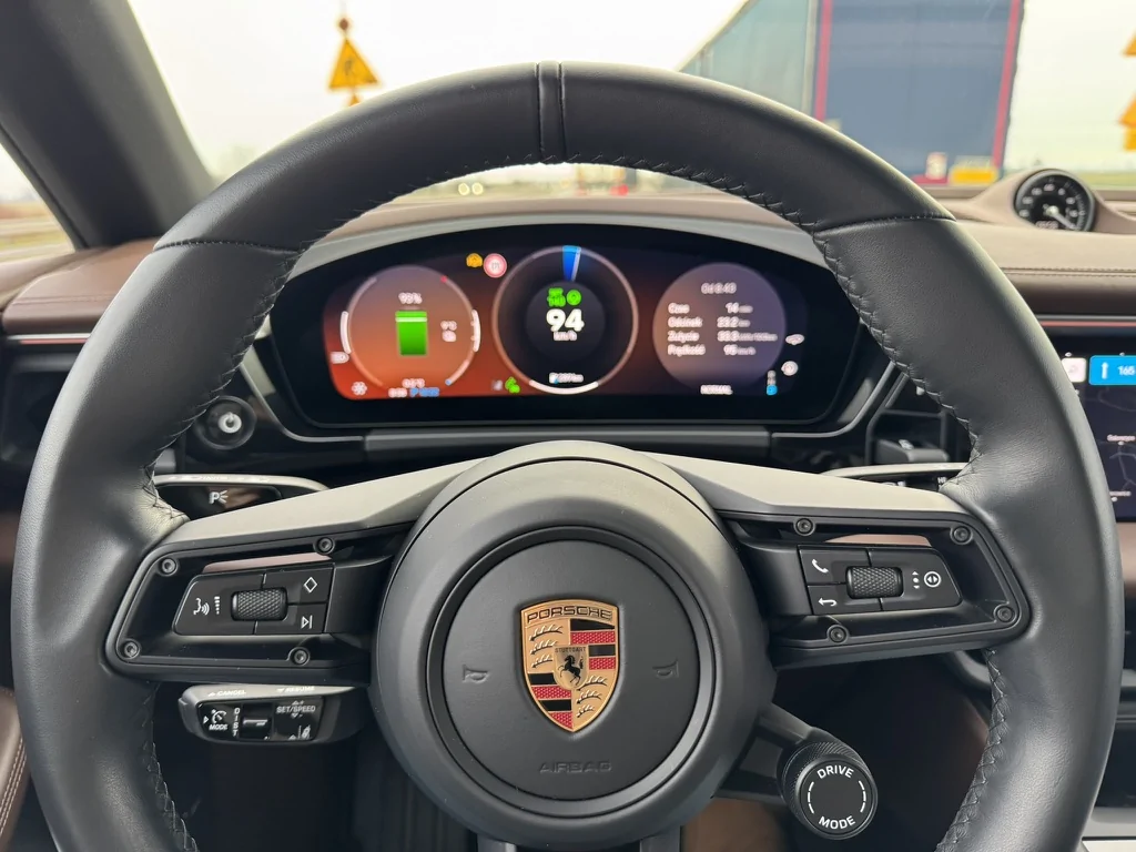 Electric Macan EV What's you tolerance for off center steering wheel? AEAF8966-BF56-4C1B-97FF-23822FB0F7A2_1_105_c