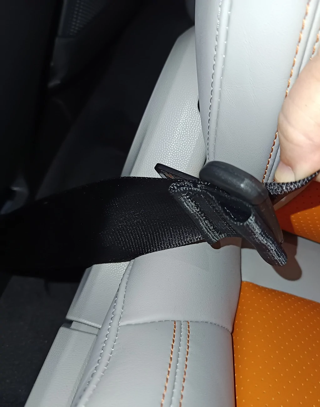 Electric Macan EV MY26 software update (week 36) for MY24-25 Seatbelt