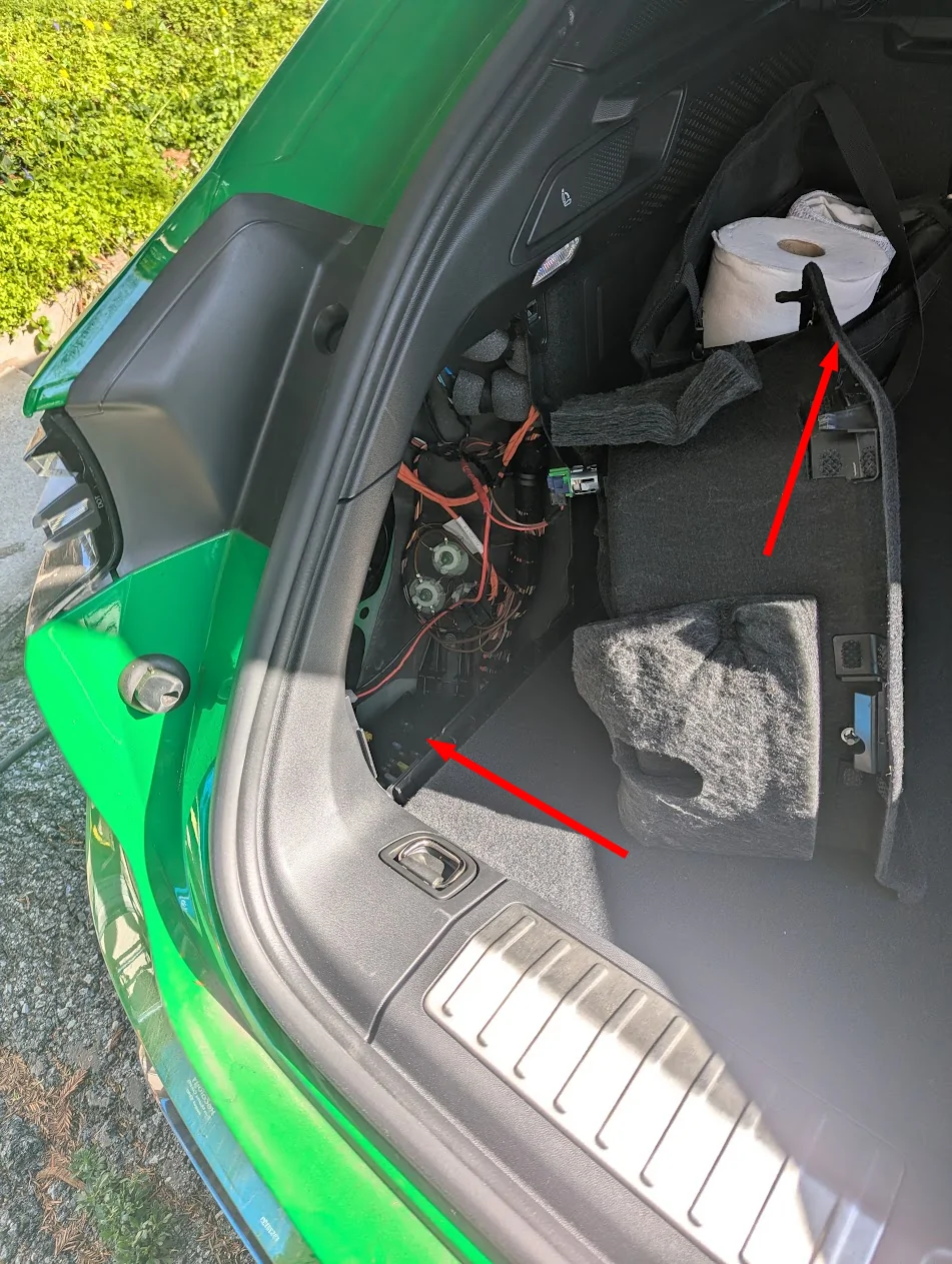 Electric Macan EV How to activate the 220v trunk socket? 1769279091836-gq