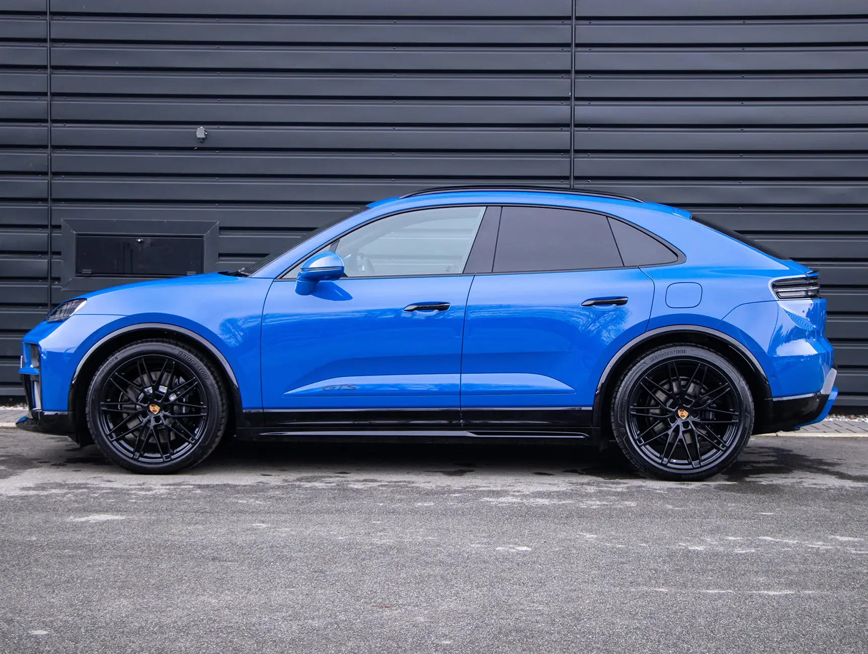Electric Macan EV New Macan GTS real-life images lugano4