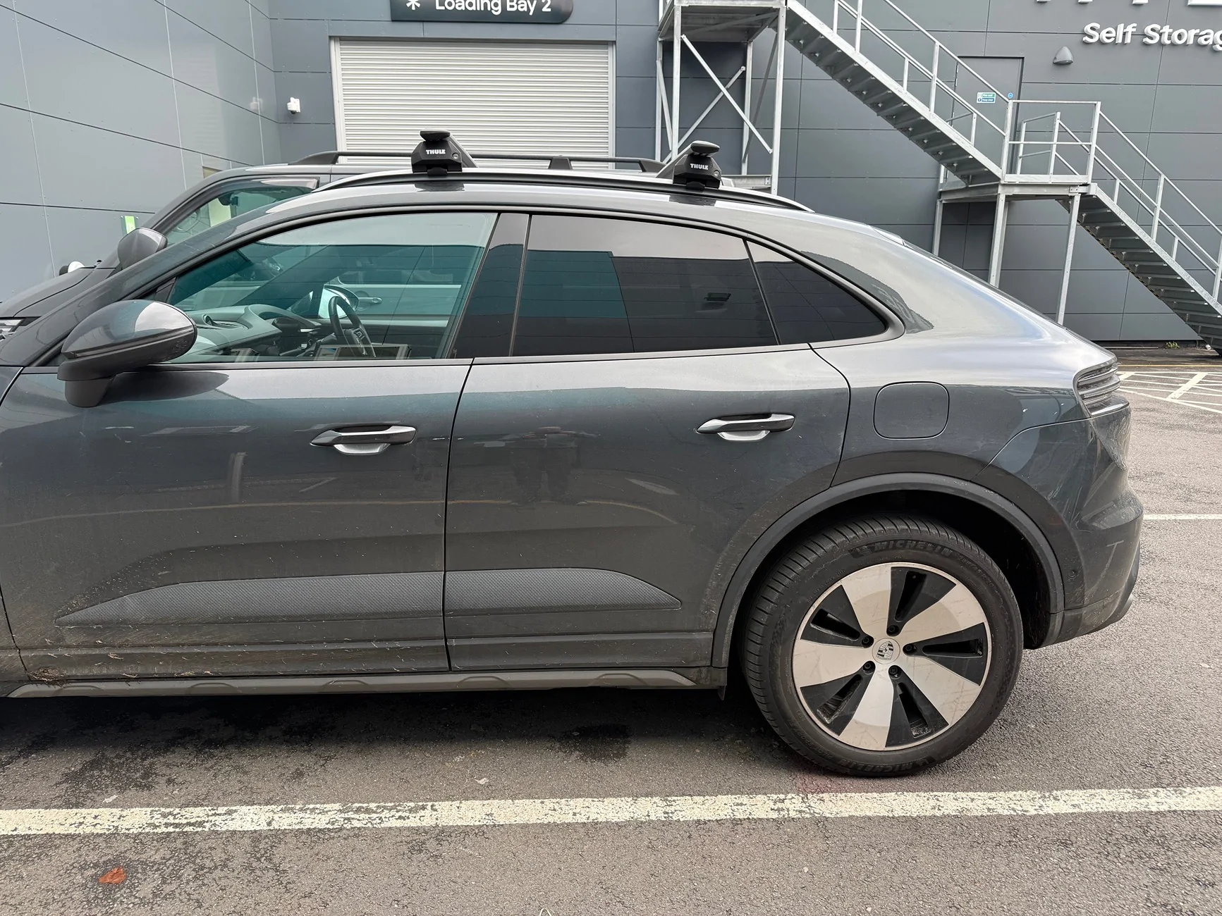 Electric Macan EV Thule Roofbox experiences & compatibility IMG_4140