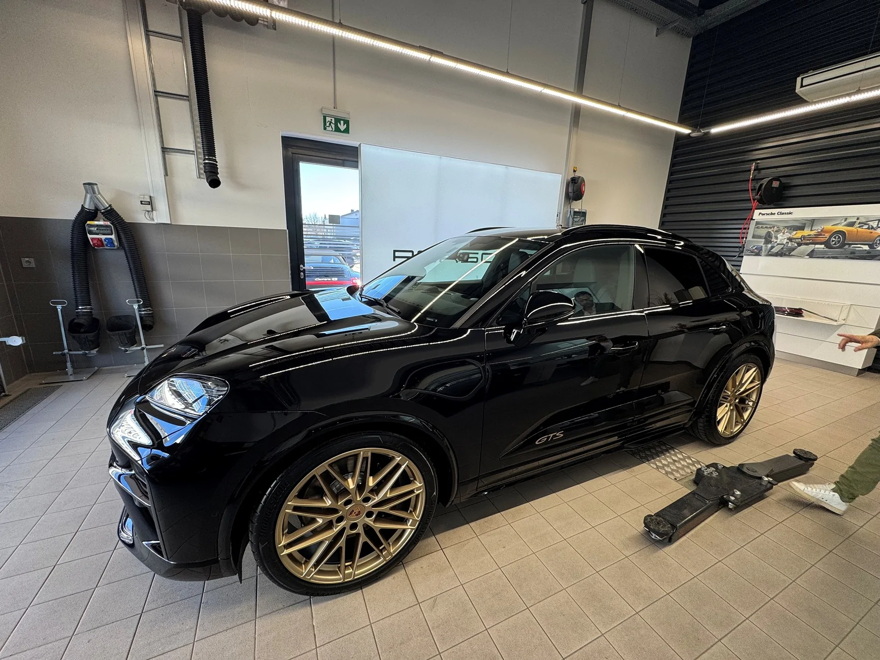 Electric Macan EV New Macan GTS real-life images 4