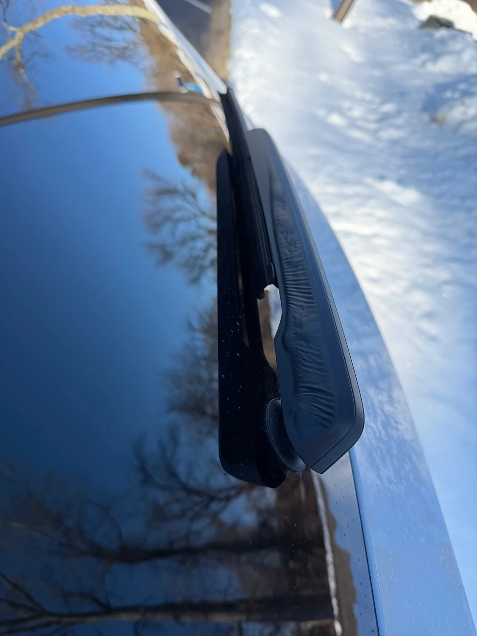 Electric Macan EV Macan EV rear wiper arm defect? IMG_1671