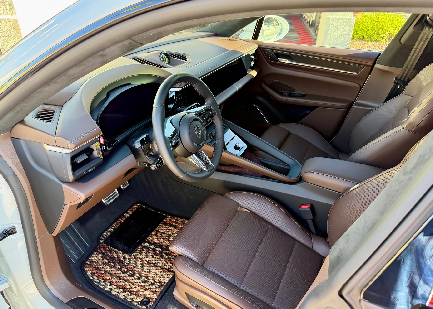 Electric Macan EV 🎨 Interior: TRUFFLE BROWN Photos IMG_3600