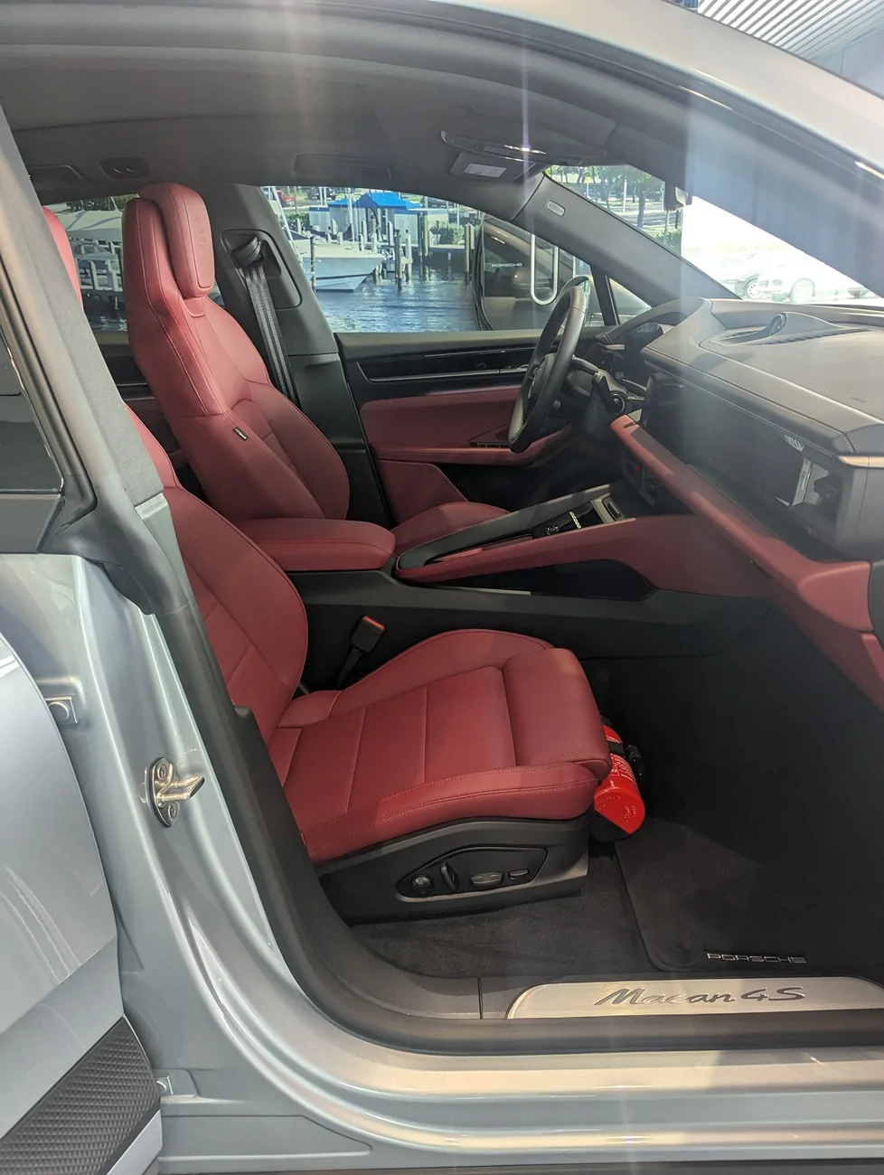 Electric Macan EV Is Dolomite Silver the best color for masking dirt and dust? PXL_20250329_141846653.MP