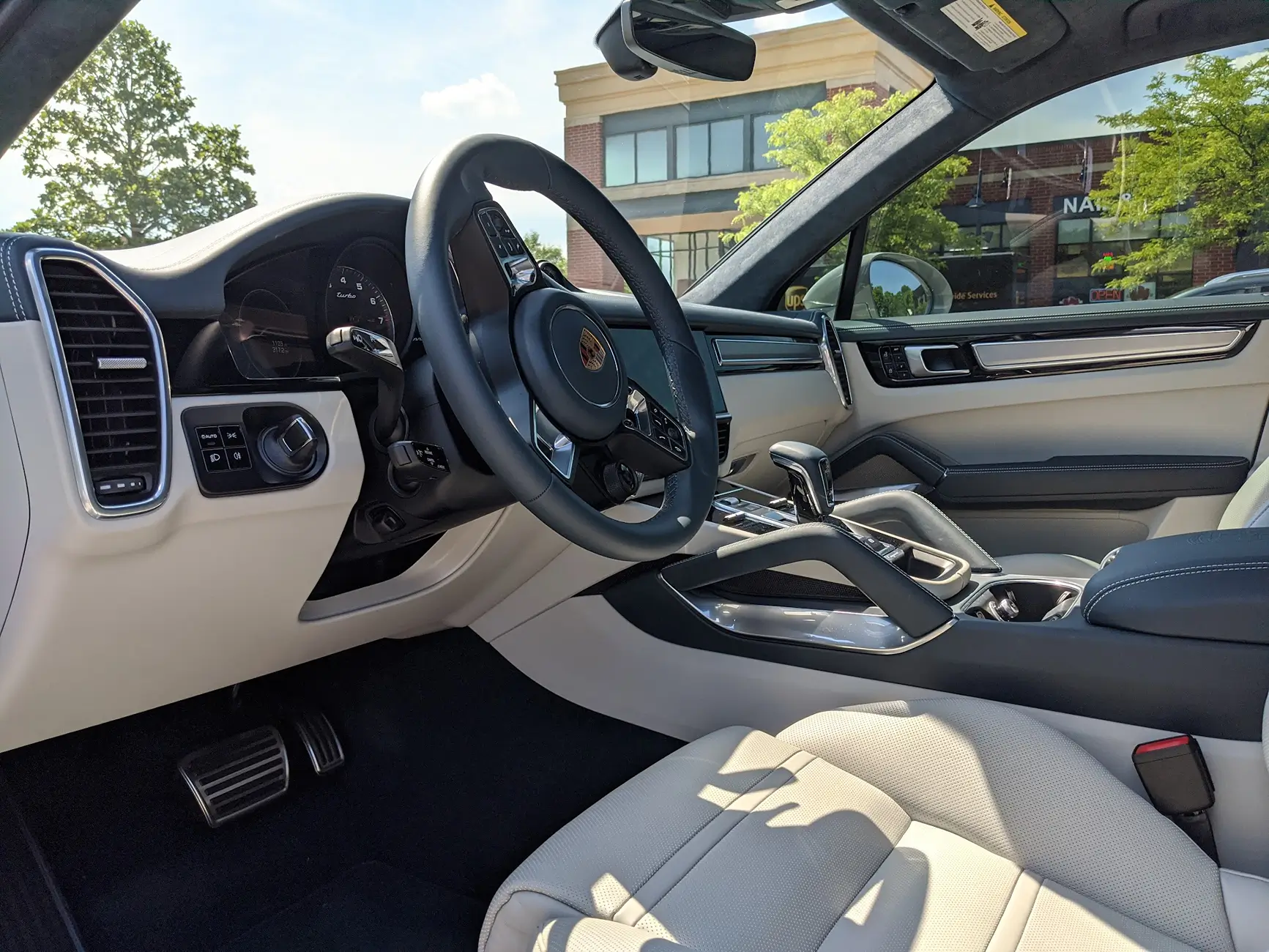 Electric Macan EV How hard is Chalk interior to keep clean? 1775003913886-t