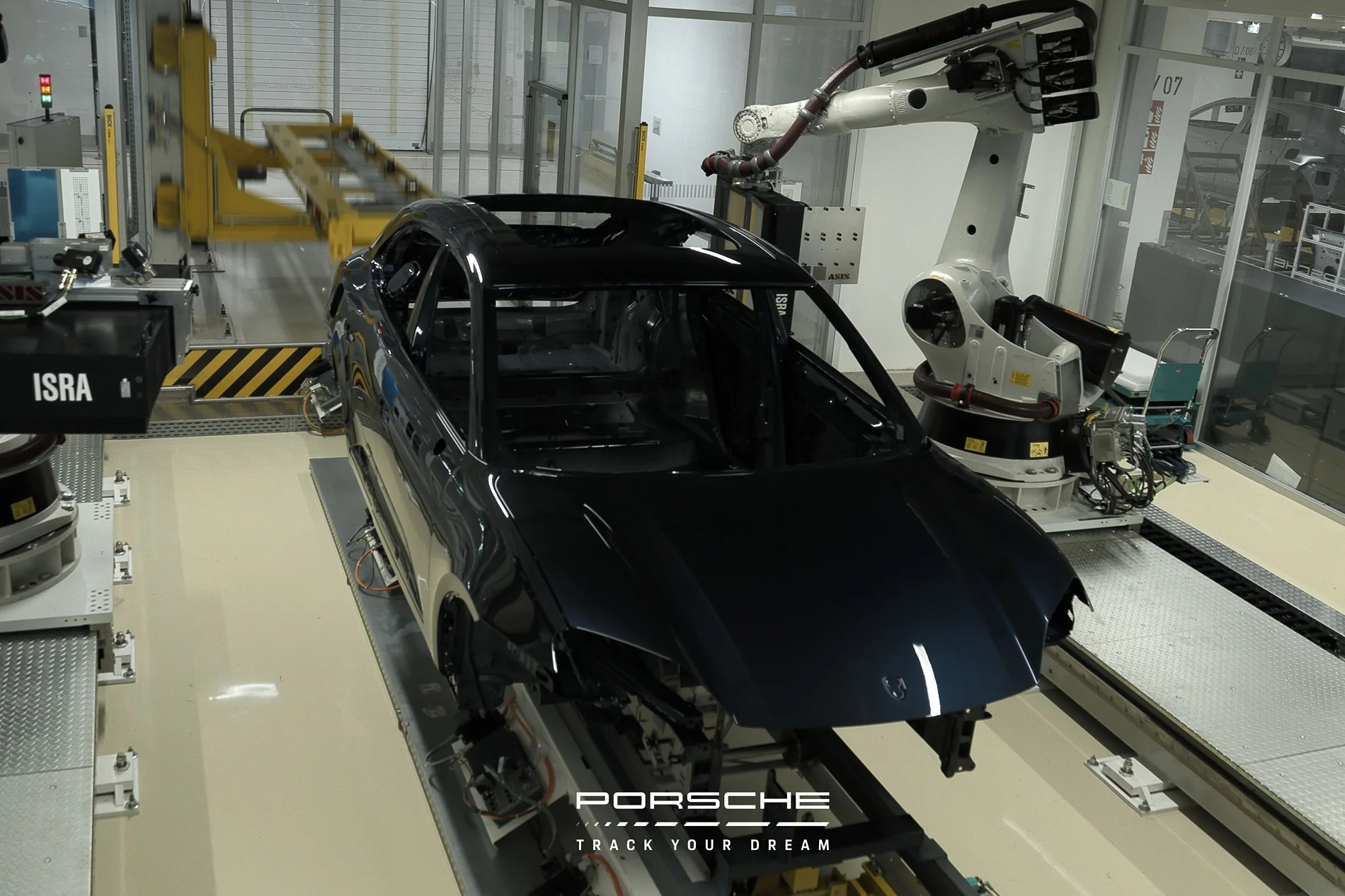 Electric Macan EV Macan EV Production Photos in My Porsche App D230A153B99501E9CF0C9C0ECDCD56F566E6AB2A