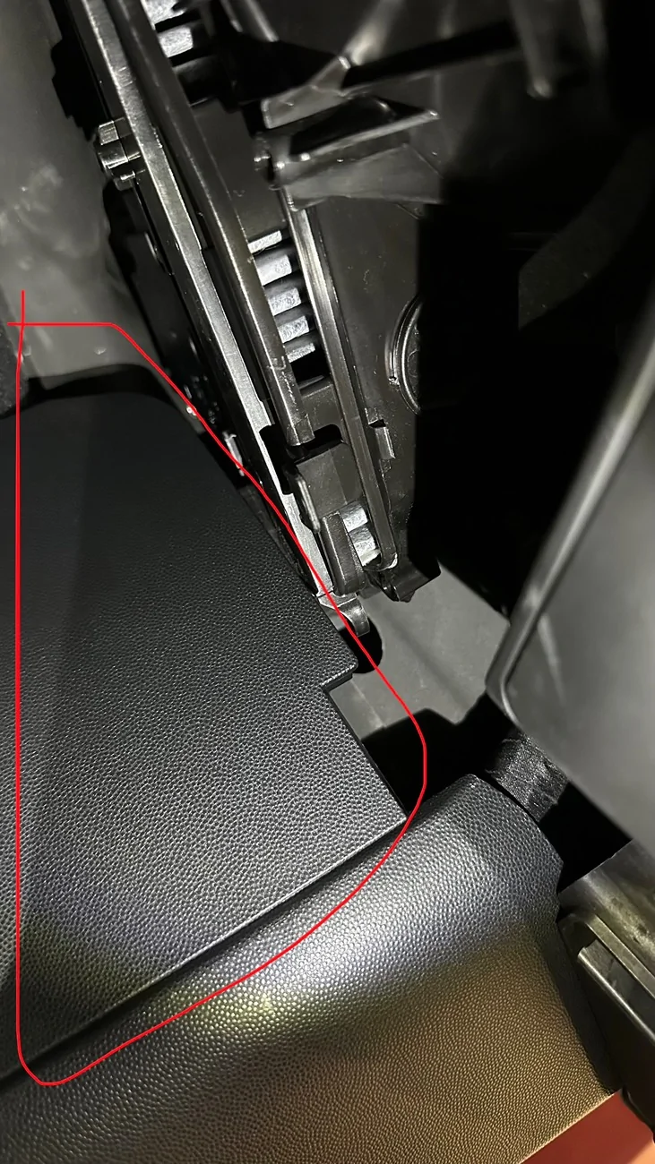 Electric Macan EV DIY Cabin filter and windshield wiper blades replacement IMG_9104