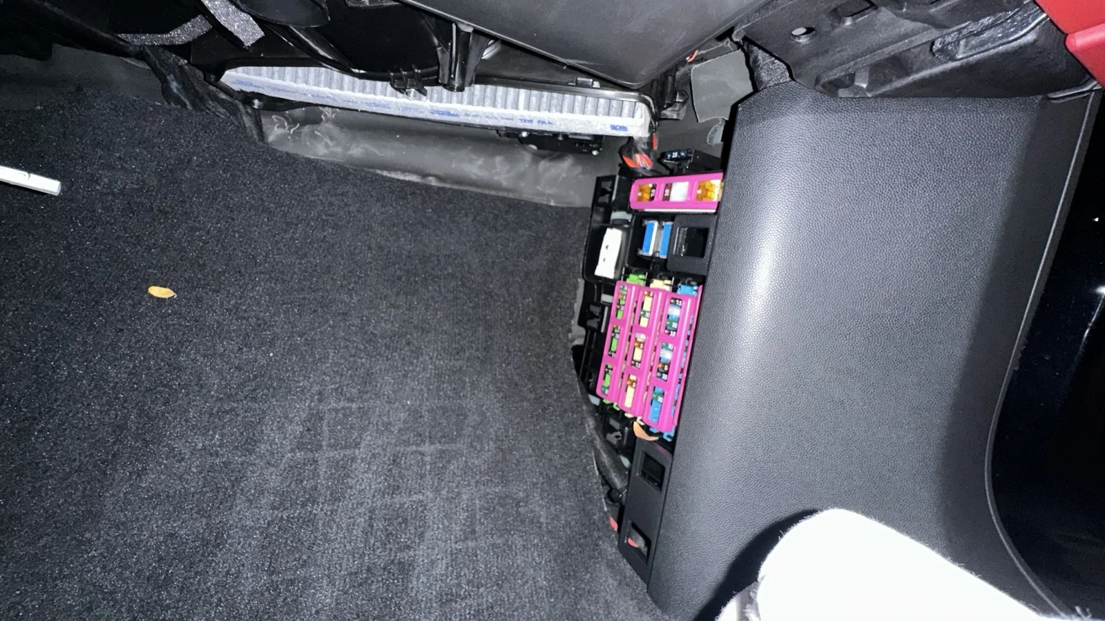 Electric Macan EV DIY Cabin filter and windshield wiper blades replacement IMG_9132