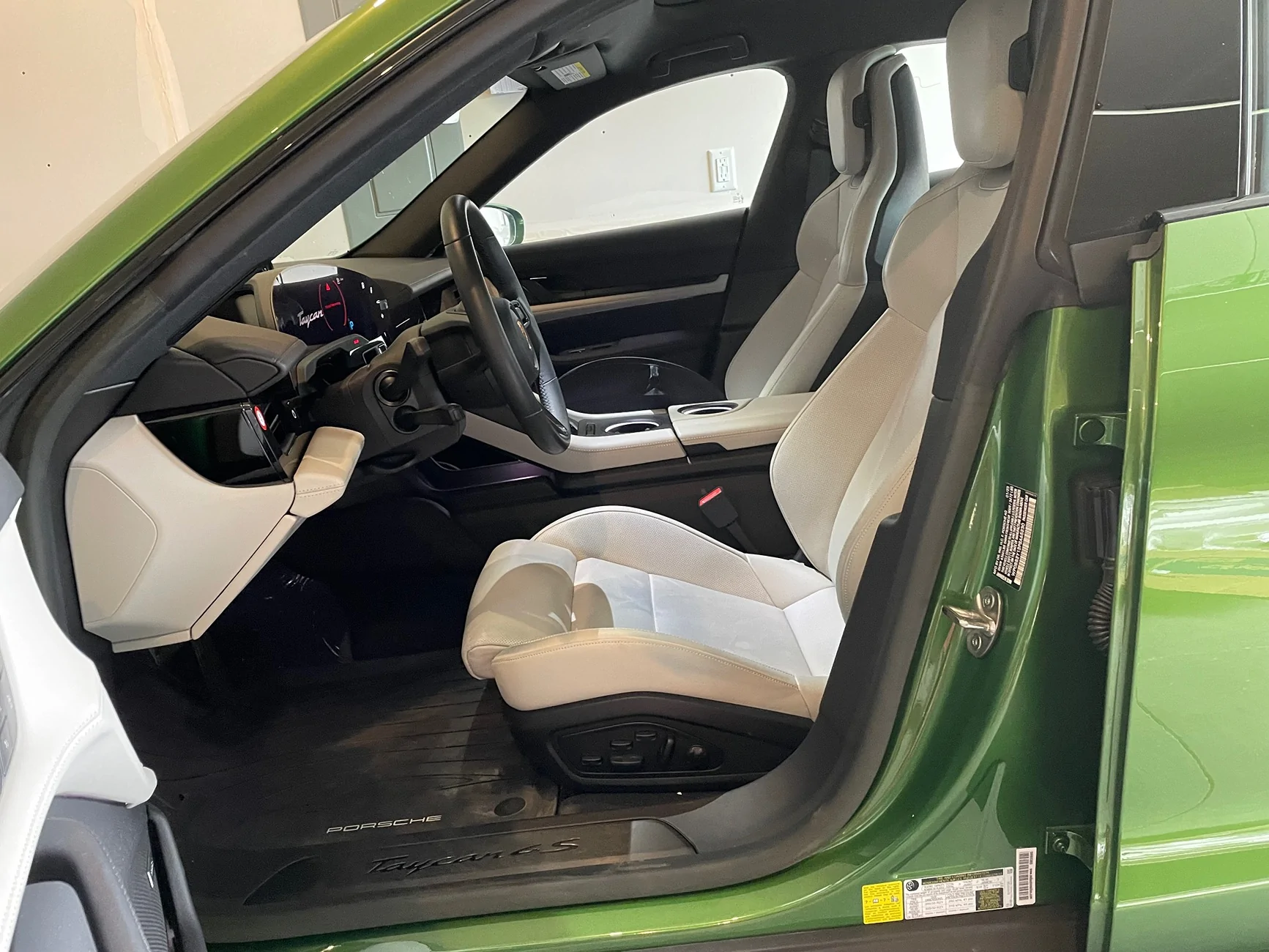 Electric Macan EV Leather package in black - thoughts? IMG_0499