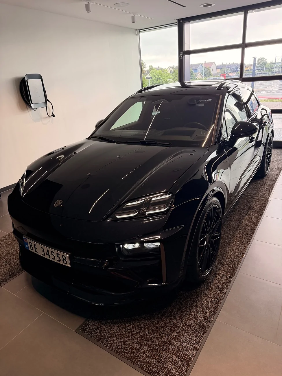 Electric Macan EV Random daily Macan EV photos - post yours! 🤳 IMG_1727