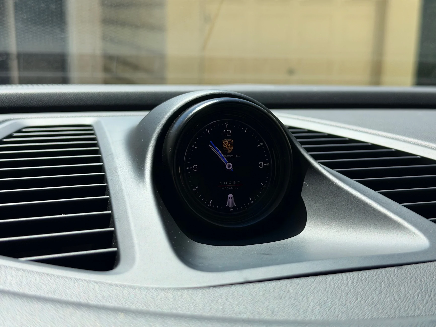Electric Macan EV Macan Base 2025 EV - Sport Chrono Clock IMG_1369