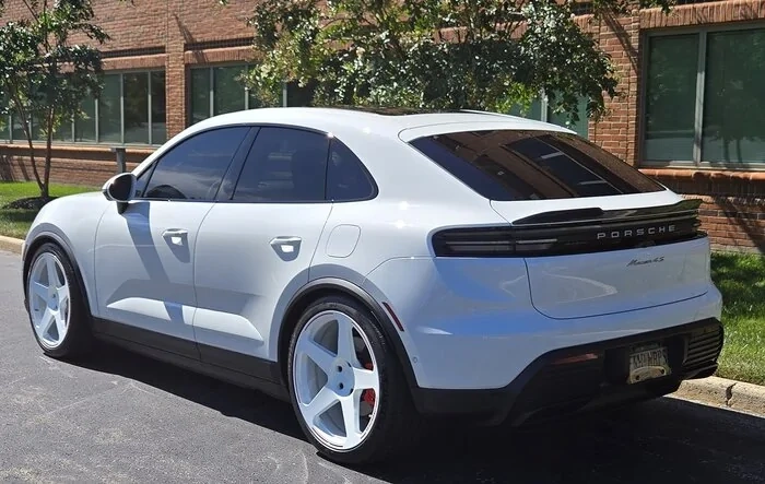 it's all eyez when i pull up! 22" VT Forged white wheels + spoiler