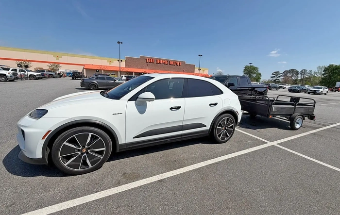 Macan 4 EV is a Towing Beast!