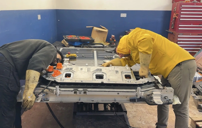 Macan EV battery repair / replacement after accident! (video)